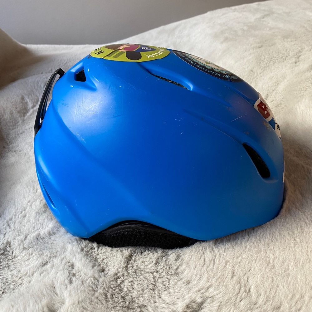 Giro Ski/Snowboarding helmet.  Youth S 52-55.5 cm